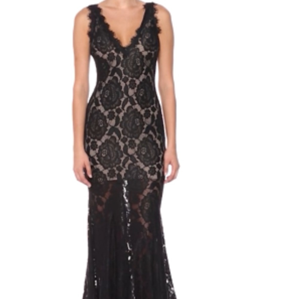 🖤🖤Gorgeous black lace Betsy and Adam gown!🖤🖤